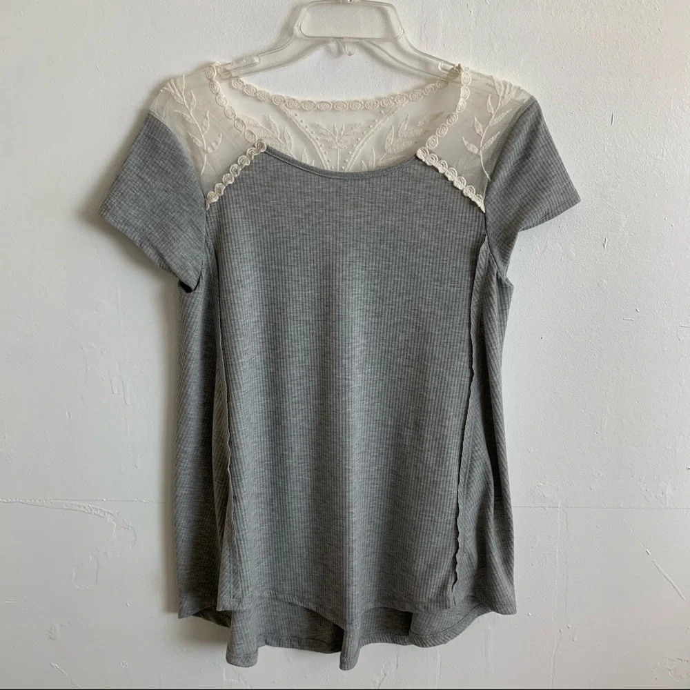 Xhilaration Grey White Lace Short Sleeve Top size M